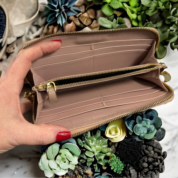 MIU MIU Vernice Crocodile Embossed Calfskin Zip Around Wallet neutral #H038 - Picture 2 of 6